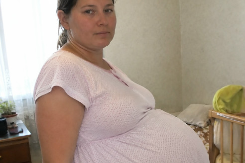 Врачи были уверены, что я жду семерых детей, в родзале уже выдохнули после седьмого крика, но в этот момент врач вдруг сказал: «Подождите…» — и в ту секунду стало ясно, что никто из них не был готов к тому, что обнаружилось внутри меня в последний момент.