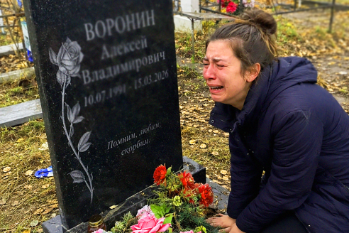 «Слишком часто на кладбище ходишь — тебе в детдом надо», — услышала от старушки Екатерина, придя на кладбище к мужу. А через несколько дней пришла в детдом и увидела ужасное.