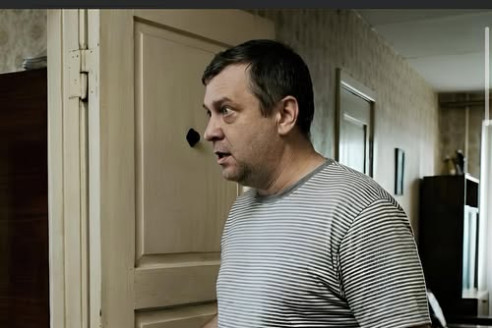 Муж всю ночь был у любовницы, а когда утром вернулся домой и открыл дверь спальни, он ужаснулся от того, что увидел на кровати