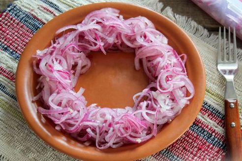 Маринованный лук к шашлыку
