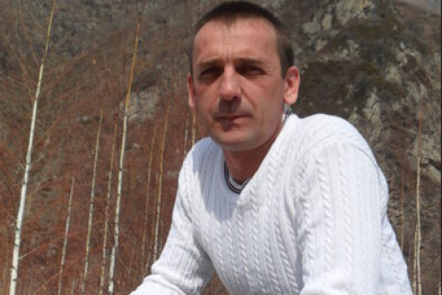 «Я кошелек забыл, заплати, а я потом тебе переведу.» Сообщил он, но не ожидал, что я потребую заложить телефон. Свидания после 40-ка