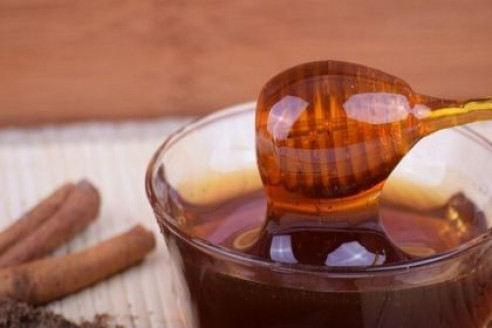 Подруга каждый день съедает ложку меда с корицей и результаты поражают