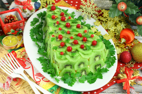 Сразит всех на повал! Приготовьте  на год Дракона: 3 вкуснейших и красивейших салата с мясом заменят надоевшее оливье