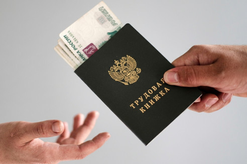 Пенсионеры ликуют! Одна запись в трудовой и в 2026 году положена крупная выплата