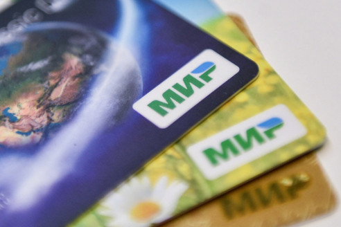 С 1 марта россияне будут получать 10 тысяч на карту «Мир»