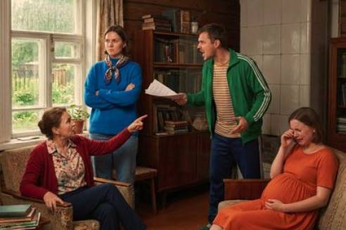 «Этот дом мы продадим, брату нужнее!» — заявила мать. Я тайно избавилась от наследства, а весной родня лишилась слов