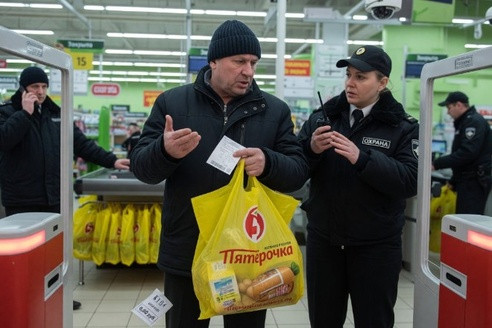 Ловушка на кассе магазина: за что стали штрафовать пенсионеров