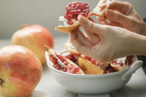 Чем полезен гранат и можно ли есть гранат с косточками
