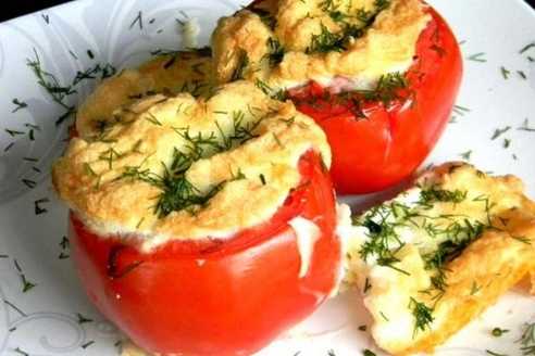 Оригинальная закуска-запеченные помидоры с беконом и сыром
