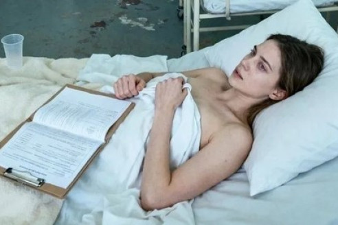 Он привёл любовницу в палату к жене, родившей тройню, и бросил ей на одеяло папку на развод