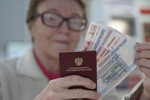 Указ подписан: с апреля пенсионерам добавят к выплатам от 1000 до 9584 рублей — проверьте свою сумму