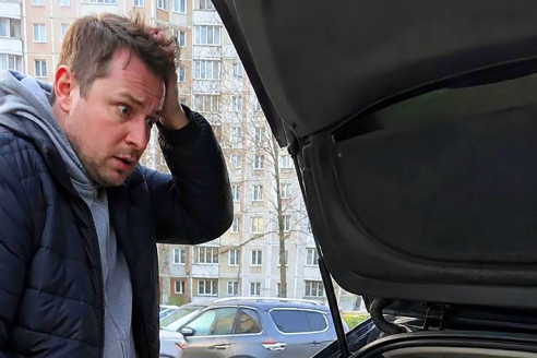 Я нашел новорожденную девочку в багажнике машины у своего гаража, и шестнадцать лет растил ее как родную дочь. Но в день ее рождения перед гаражом появилась другая машина, а находка в ее багажнике заставила мои руки дрожать.