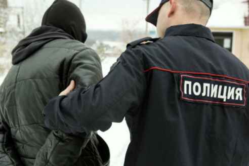 Россияне сдали полиции занявшихся сексом в подъезде дома геев