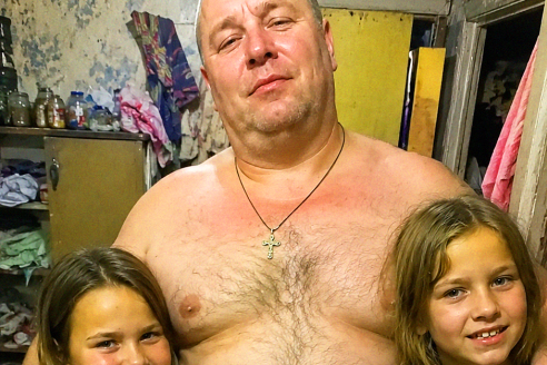 Муж 5 раз повторял: «У меня всё равно будет сын». Но когда после 4 дочек у него родился сын, то впервые взяв его на руки, он побледнел и прошептал: «Этого не может быть»