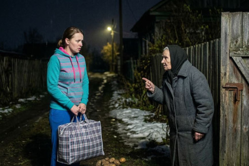 «Завтра к свекрови в деревню не езди», — сказала старушка. Жена осталась дома, а днем ей позвонили из дорожной службы