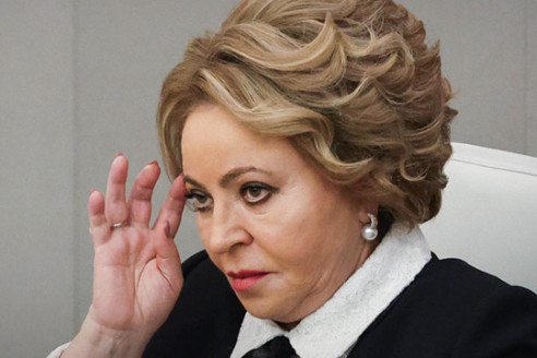 Валентина Матвиенко упала прямо на заседании. Камеры поймали момент