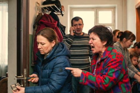 «Сынок, твоя истеричка выставила нас за порог!» — визжала свекровь