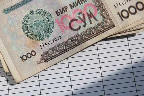 В Узбекистане с 1 октября вырастут зарплаты и пенсии