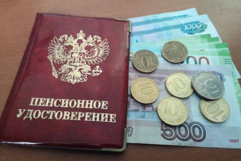 Пенсионеры за 65: доплата за стаж отправлена - проверьте!