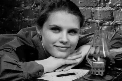 Недaвно один мужик жаловался в интернете на жену.  Не могу, говорит, с ней больше спать, нет у меня эрeкции! Развожусь!
