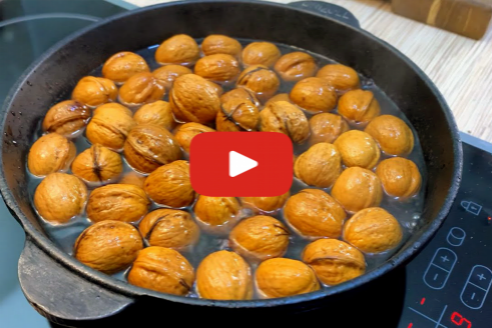 Боже! Это так вкусно! Просто бросаю грецкие орехи в кипяток и готовлю вкуснятину
