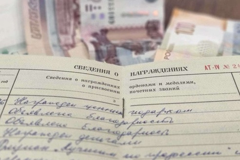 Доплата за стаж в 90-е годы: пенсионеров ждет перерасчет в 2026