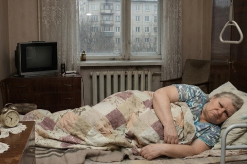 Я не сказала своей парализованной свекрови, что в квартире установлены скрытые камеры, чтобы следить за ее поведением, когда никого нет дома…