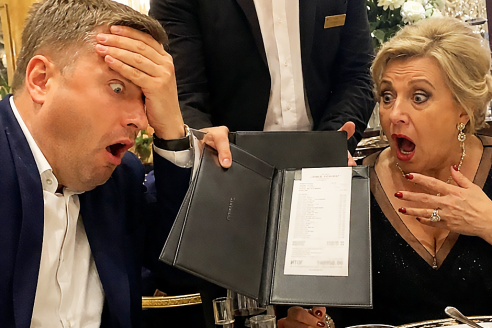 — Тут счёт на полмиллиона, официант уже ждёт! Муж решил отпраздновать юбилей свекрови за мои деньги в дорогом ресторане. А когда принесли счет, я их наказала.