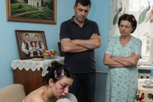 «Замажь синяк и заткнись»