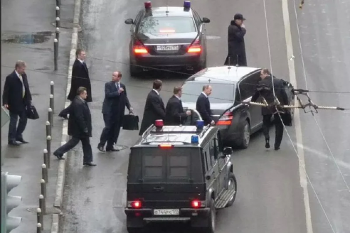 Путин экстренно выехал в Кремль посреди ночи: