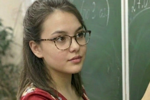 Весь класс глумился над хрупкой новенькой, пока не узнал, что за её тихими манерами скрывается боевое прошлое