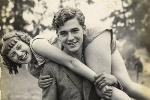 1942. Ей сказали: «Муж сгинул без вести», и она пошла греть постель к тому, кто обещал стать новым отцом её сиротам, не подозревая, что станет разлучницей при живой жене