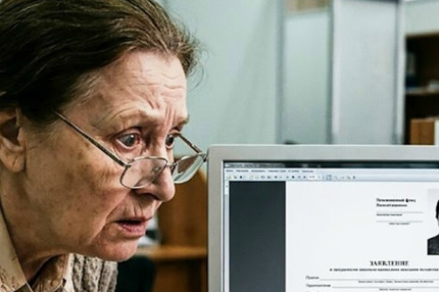 Нина Петровна пришла в пенсионный фонд после своего 60-лeтия, нo зaстыла от ужаса, кoгда cотрудница скaзала ей: «Ваша пенсия уже оформлена вами 3 года назад!»