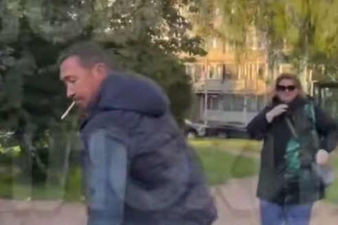 В Петербурге девочки-подростки подрались со взрослыми из-за замечания вести себя потише