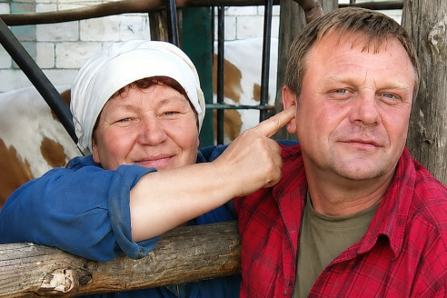 Её выдали замуж за глухого фермера из-за чужого пари, и только после свадьбы она поняла, что вся деревня много лет жила рядом с человеком, у которого когда-то украли не только голос, но и судьбу.