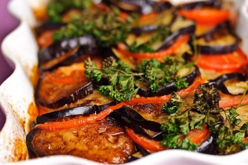 Мясная запеканка с баклажанами — грех не приготовить в сезон овощей!