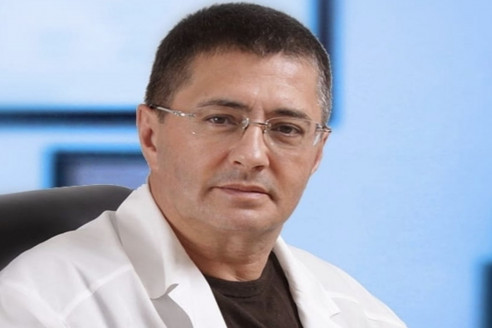 Мясников предостерег от консультаций с врачами перед вакцинацией