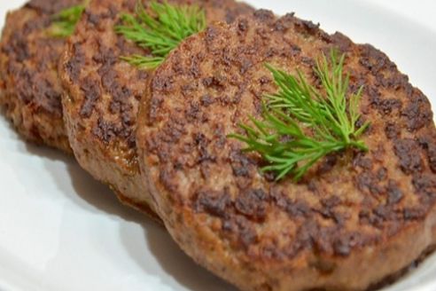 Печеночные котлеты под грибным соусом