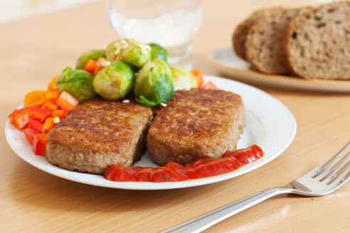 Мягче облака, сочнее некуда: простой рецепт нежных куриных котлет - готовятся всего за 20 минут