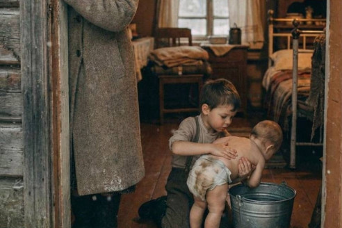 Мaть у них непутёвaя была. По-нacтоящeму – не-пу-тё-ва-я.