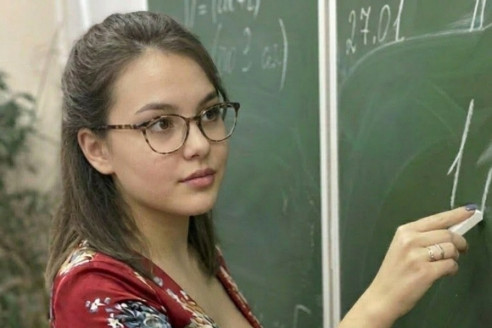 Весь класс глумился над хрупкой новенькой, пока не узнал, что за её тихими манерами скрывается боевое прошлое