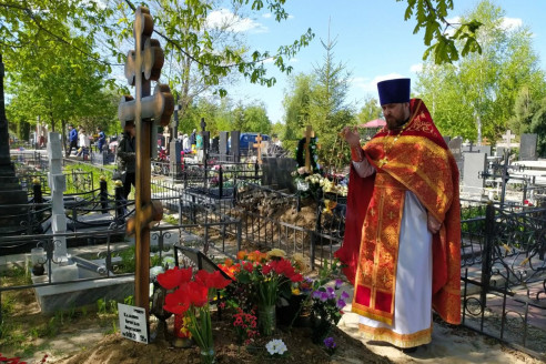 Что нельзя оставлять на могиле: священник раскрыл горькую правду
