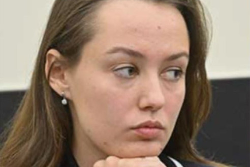Дочь крупного бизнесмена, выпускница МГУ, мать-одиночка: кто такая и чем занимается «жертва» Долиной — Полина Лурье
