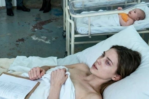 Он привёл любовницу в палату к жене, родившей тройню, и бросил ей на одеяло папку на развод