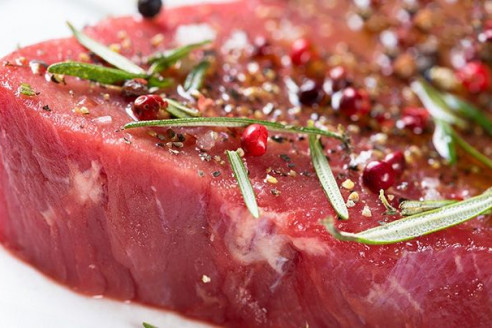Эксперт рассказала, как минимизировать вред магазинного мяса
