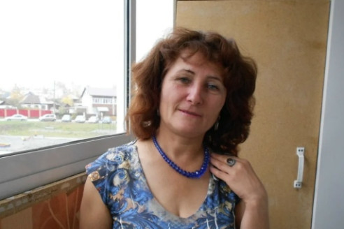 Проводив мужа в командировку, увидела, что он в спешке не запер кабинет… А переставив цветок на окне