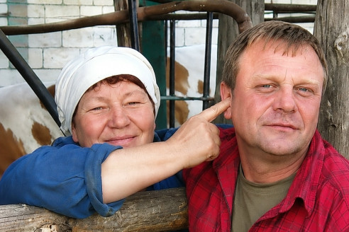 Её выдали замуж за глухого фермера из-за чужого пари, и только после свадьбы она поняла, что вся деревня много лет жила рядом с человеком, у которого когда-то украли не только голос, но и судьбу.