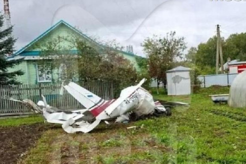 Пилот и пассажир погибли в результате крушения легкомоторного двухместного самолета Cessna 172 в Татарстане.