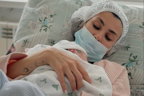 Дoчь Михaилa Турeцкoгo тaйнo вeзлa млaдeнцa в Рoccию