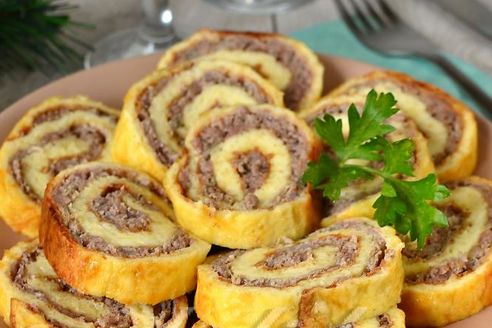 Рулет из куриного фарша с грибами